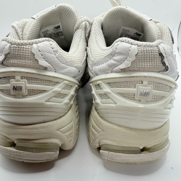 New Balance White and Gray Sneakers - Picture 3 of 11